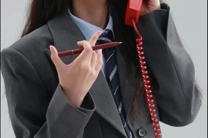 周也JK裙高清壁纸 – 冷脸美女手机美图下载