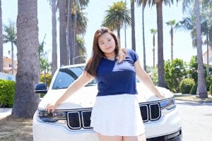 女篮新星刘禹彤写真照展现健康美与时尚感