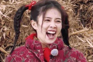 白鹿《奔跑吧》表情包出圈，憨笑名场面引热议